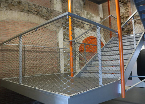 Uitstekend de Tredenetwerk SS304 2,0 van de Flexibiliteitsgesp MM. Draad 50x50 MM. Gat