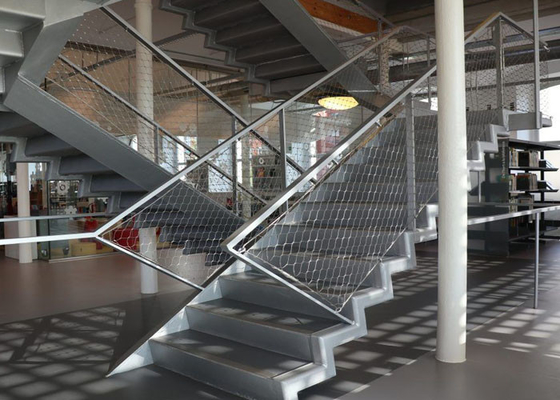 De Veiligheid die van de roestvrij staaltrap met Metalen kapkabel Mesh Ss 304 2,0 Mm-Draad opleveren