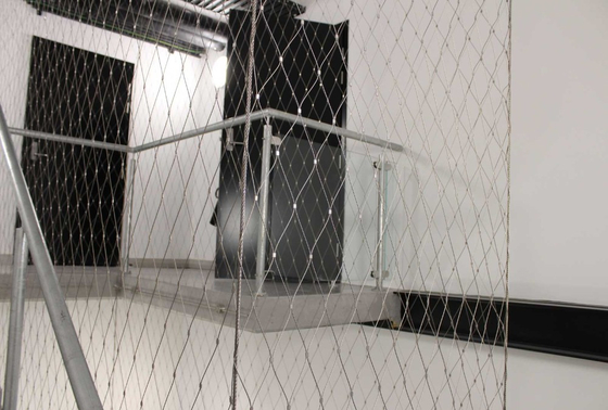 Aangepast flexibel trap architectonisch gaas met metalen kap